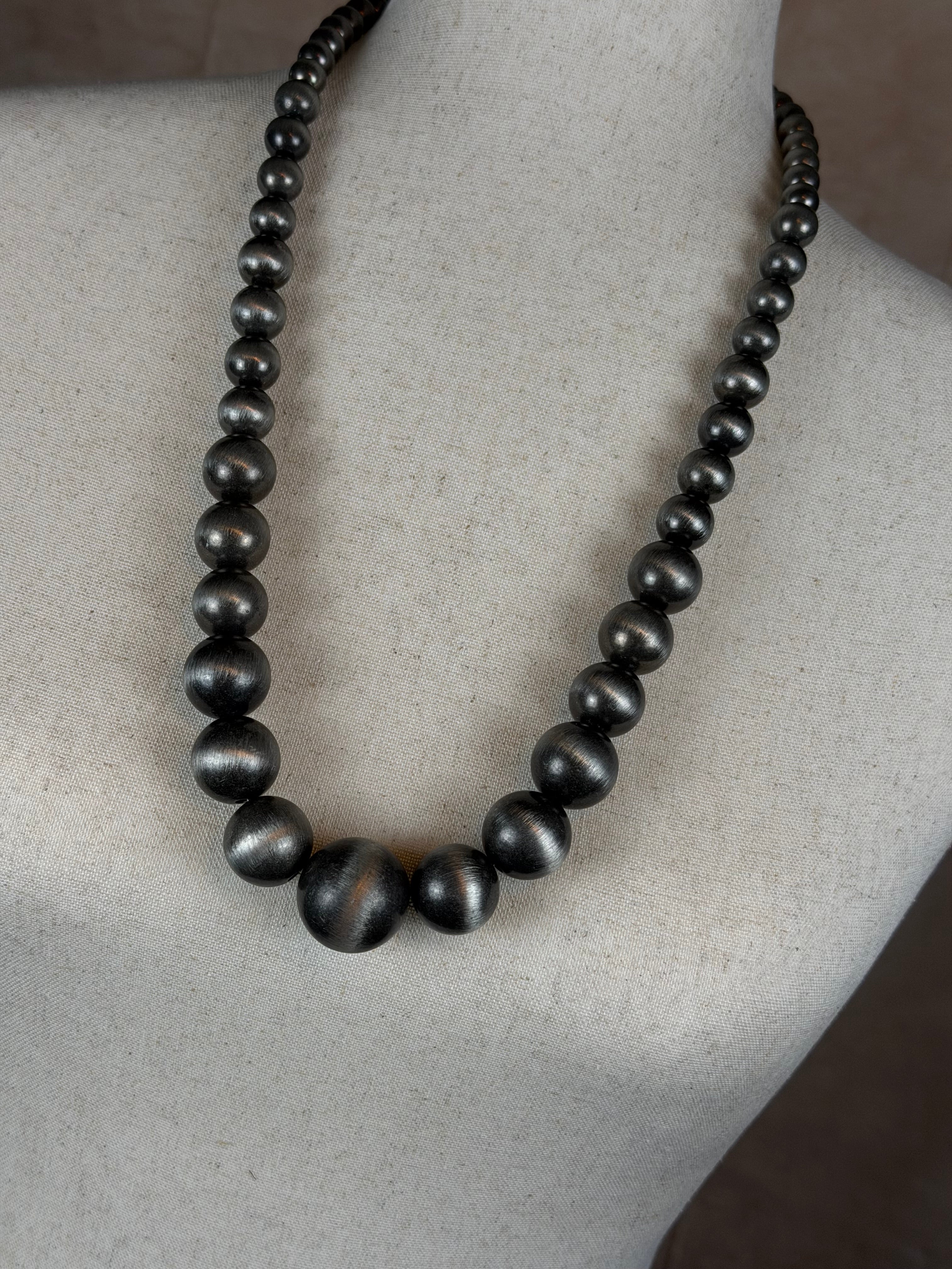 Grand Graduated Navajo Pearl Necklace | 25”